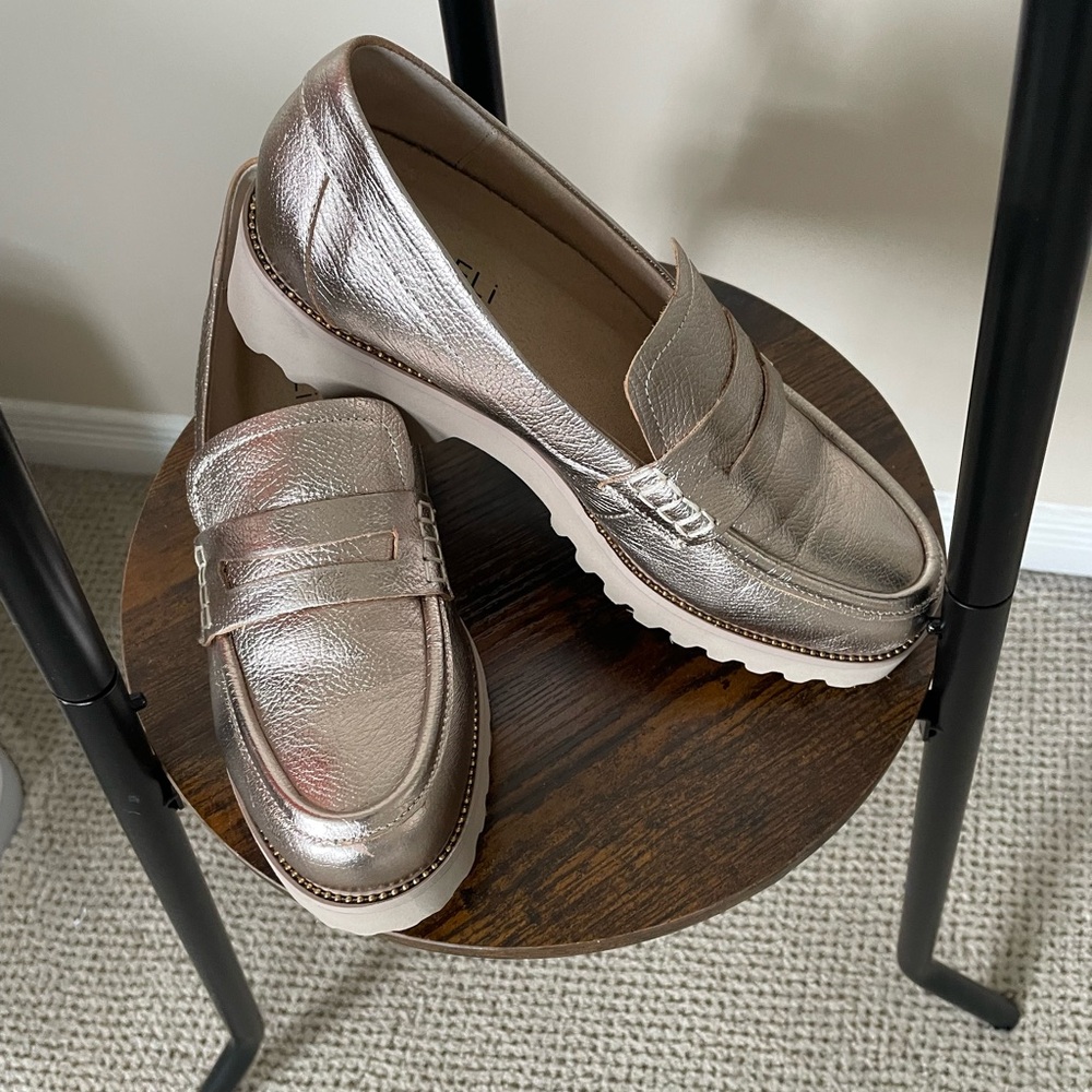 New vaneli Metallic Leather Loafers * fits size 6.5